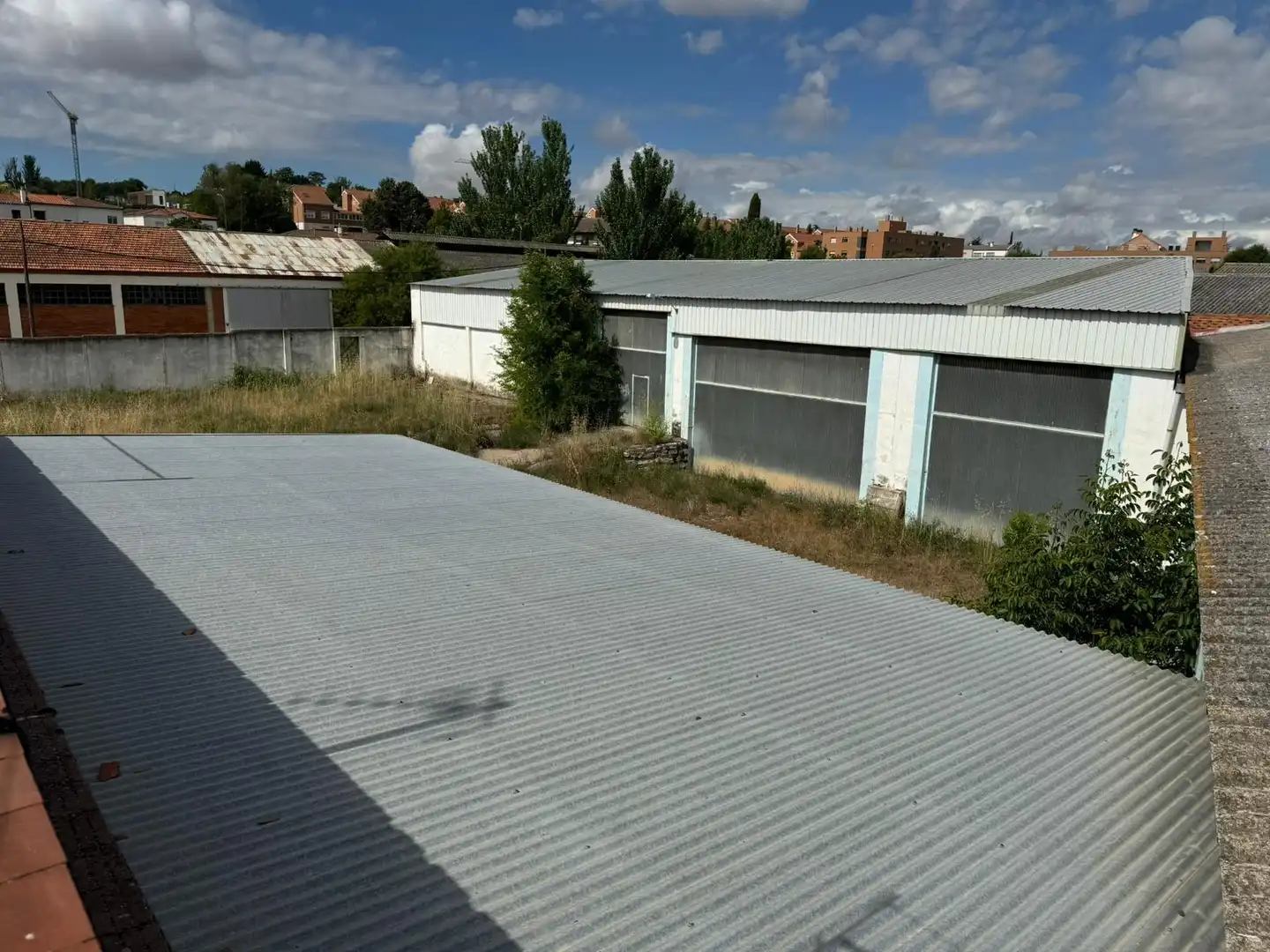 Vista exterior de Nau industrial en venda en Valladolid