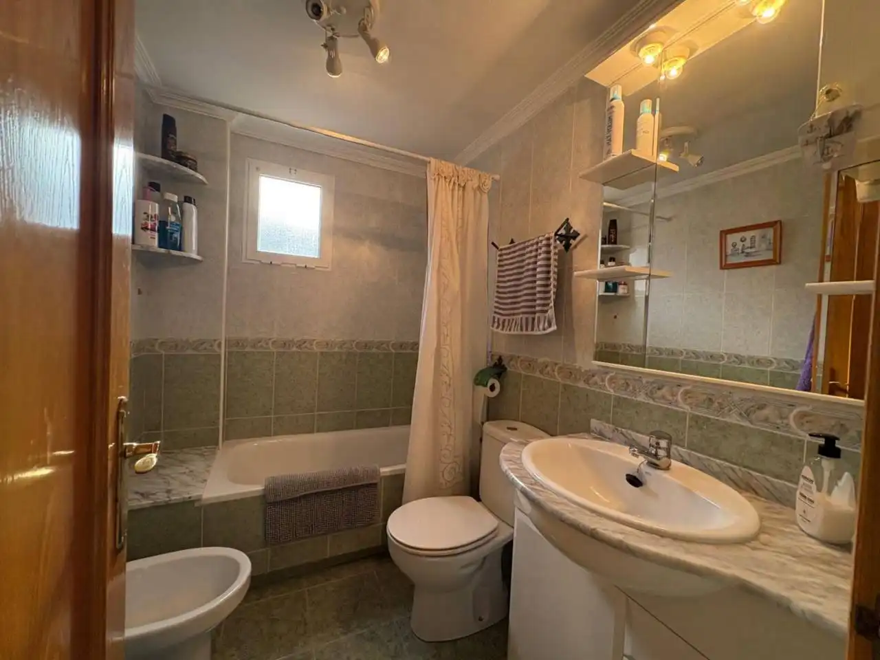 Baño de Piso en venta en Santa Pola con Terraza y Piscina comunitaria