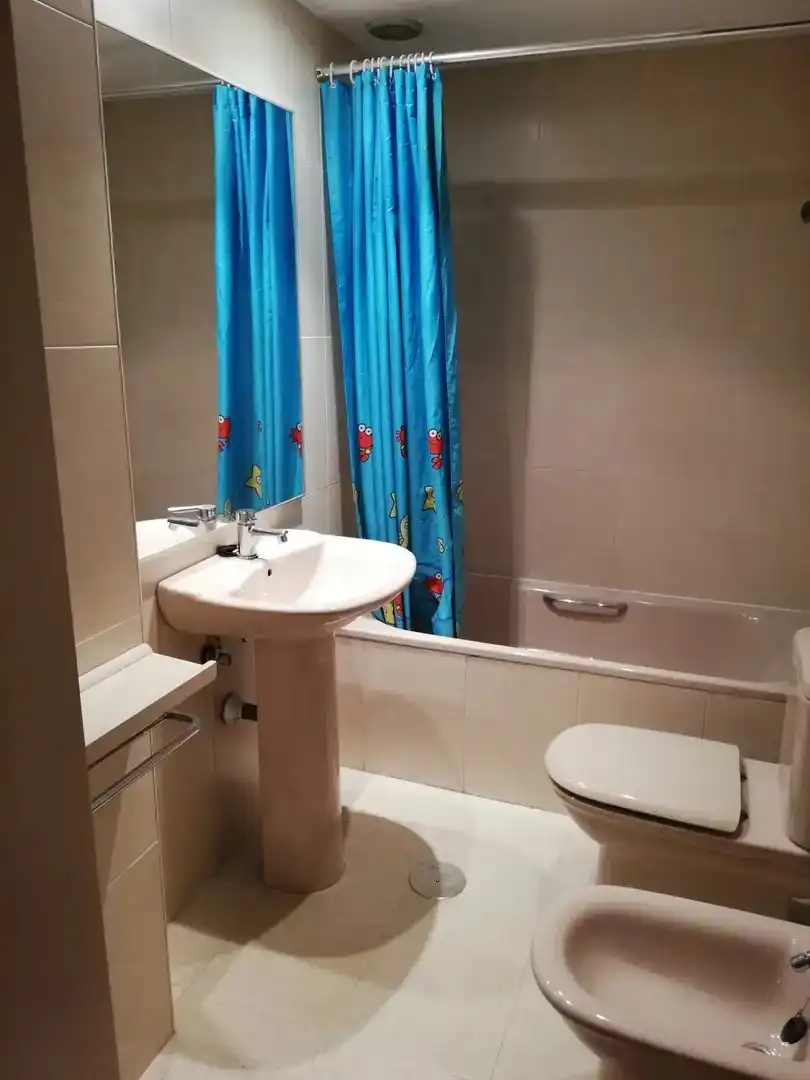 Badezimmer von Wohnungen zur Miete in Madrid mit Möbliert