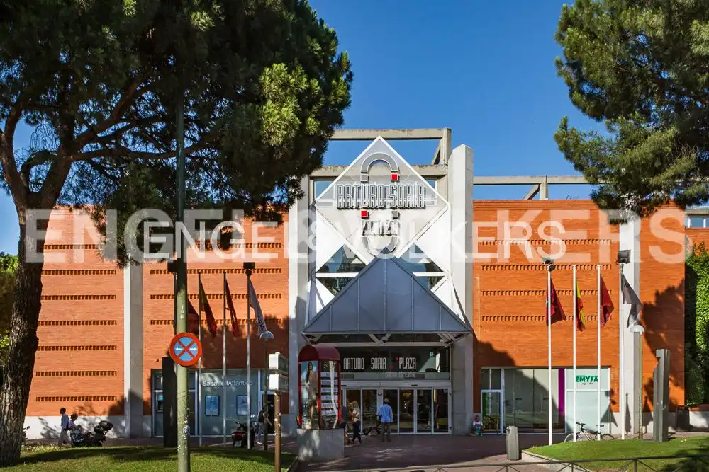 Vista exterior de Piso de alquiler en Madrid con Aire acondicionado, Calefacción y Jardín privado
