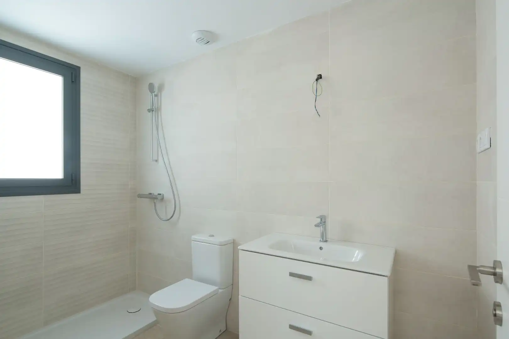 Bathroom of Flat for sale in Málaga  with Parquet flooring, Terrace and Storage room