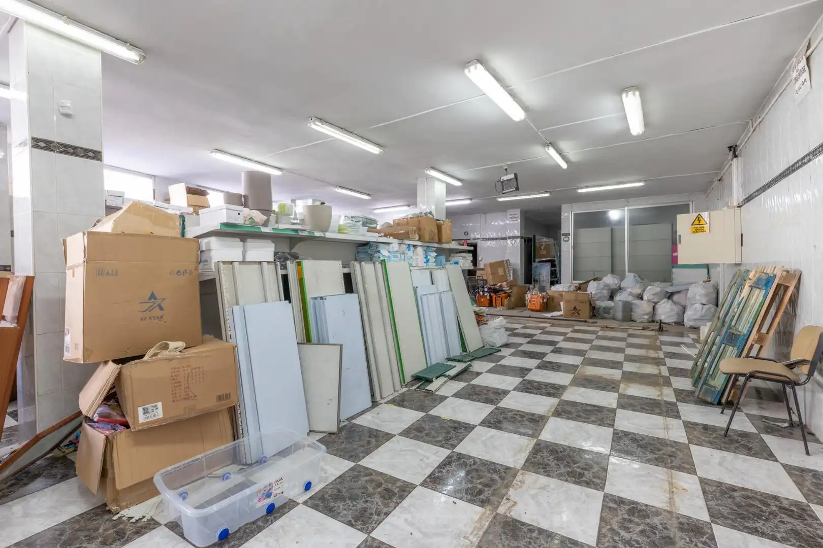 Gewerbefläche zum Verkauf in Calle Calle Ganivet 48, imagen 3