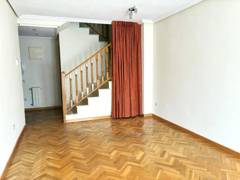 Wohnzimmer von Wohnung zur Miete in Sevilla la Nueva mit Klimaanlage, Heizung und Abstellraum