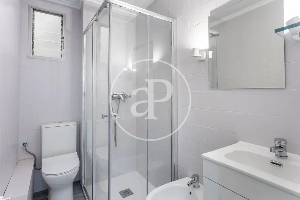 Baño de Piso de alquiler en Valencia con Aire acondicionado, Calefacción y Balcón