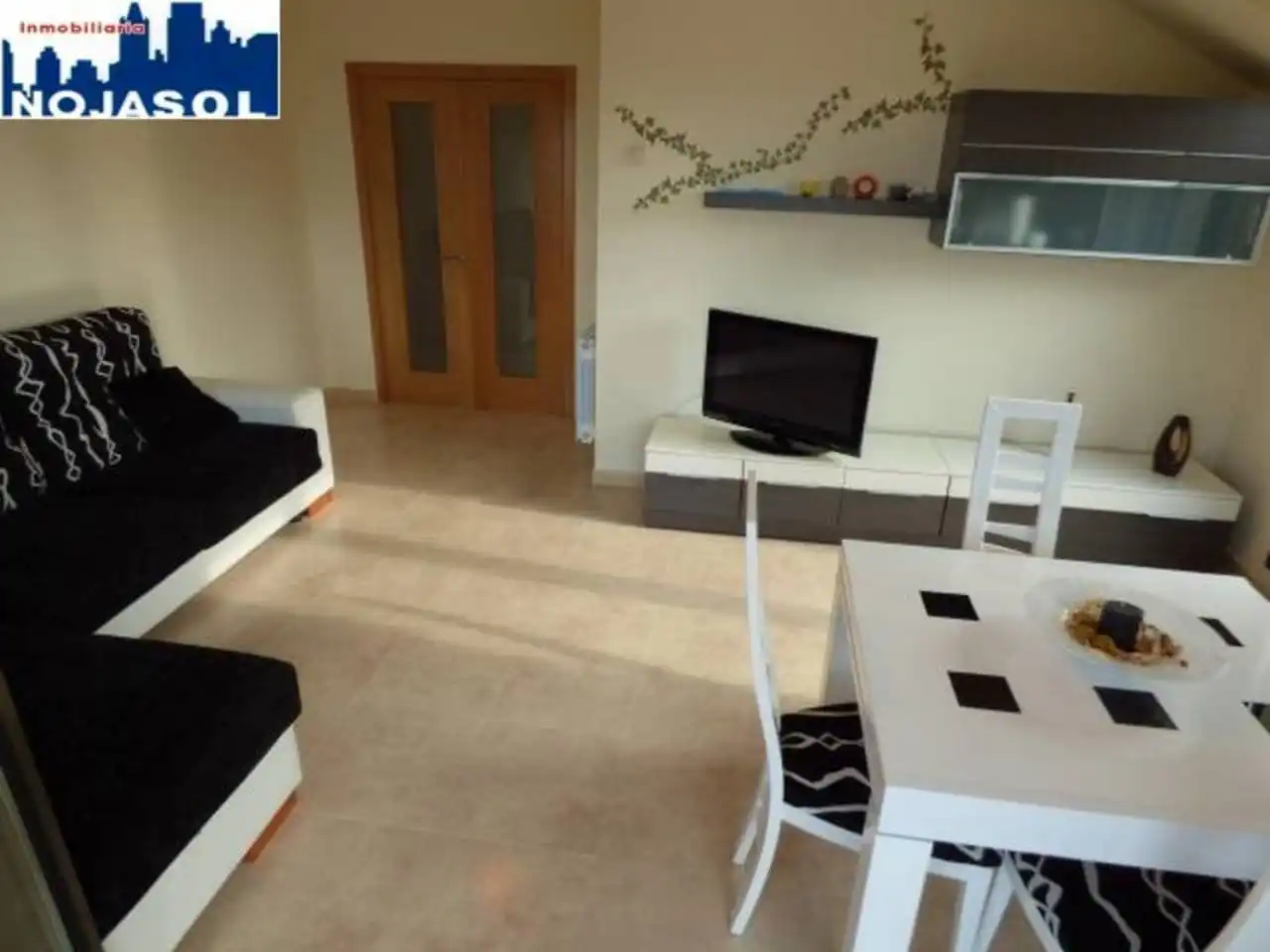 Sala d'estar de Àtic de lloguer en Noja amb Calefacció, Terrassa i Moblat