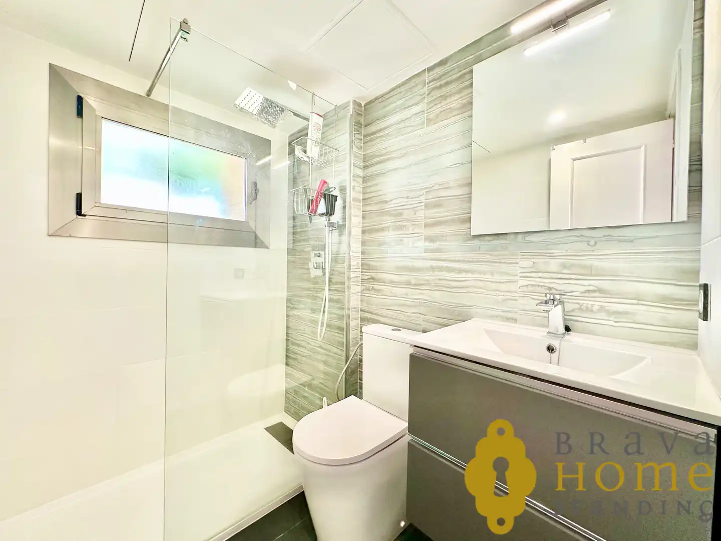 Baño de Ático en venta en Roses con Aire acondicionado, Terraza y Trastero