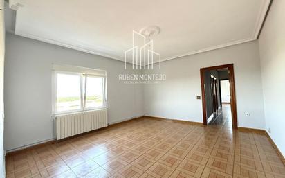 Sala d'estar de Pis en venda en Salamanca Capital amb Calefacció, Terrassa i Balcó