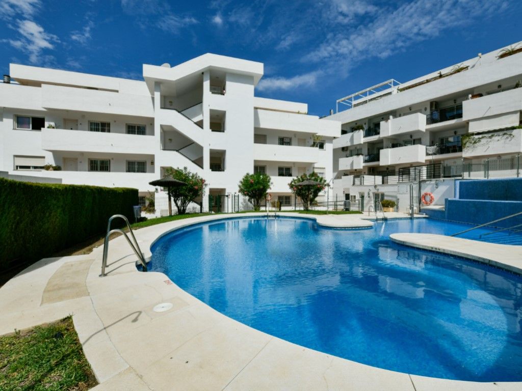 Vista exterior de Pis en venda en Mijas amb Terrassa, Piscina i Piscina comunitària