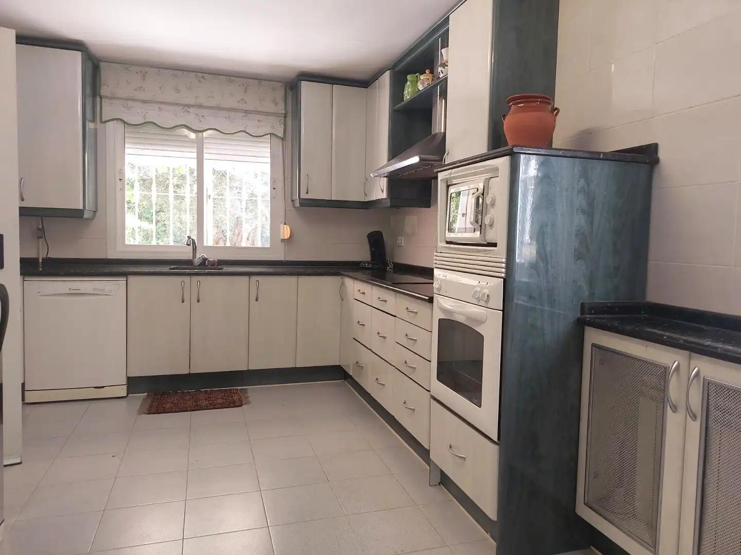 Cocina de Casa adosada en venta en Rivas-Vaciamadrid con Aire acondicionado, Calefacción y Jardín privado