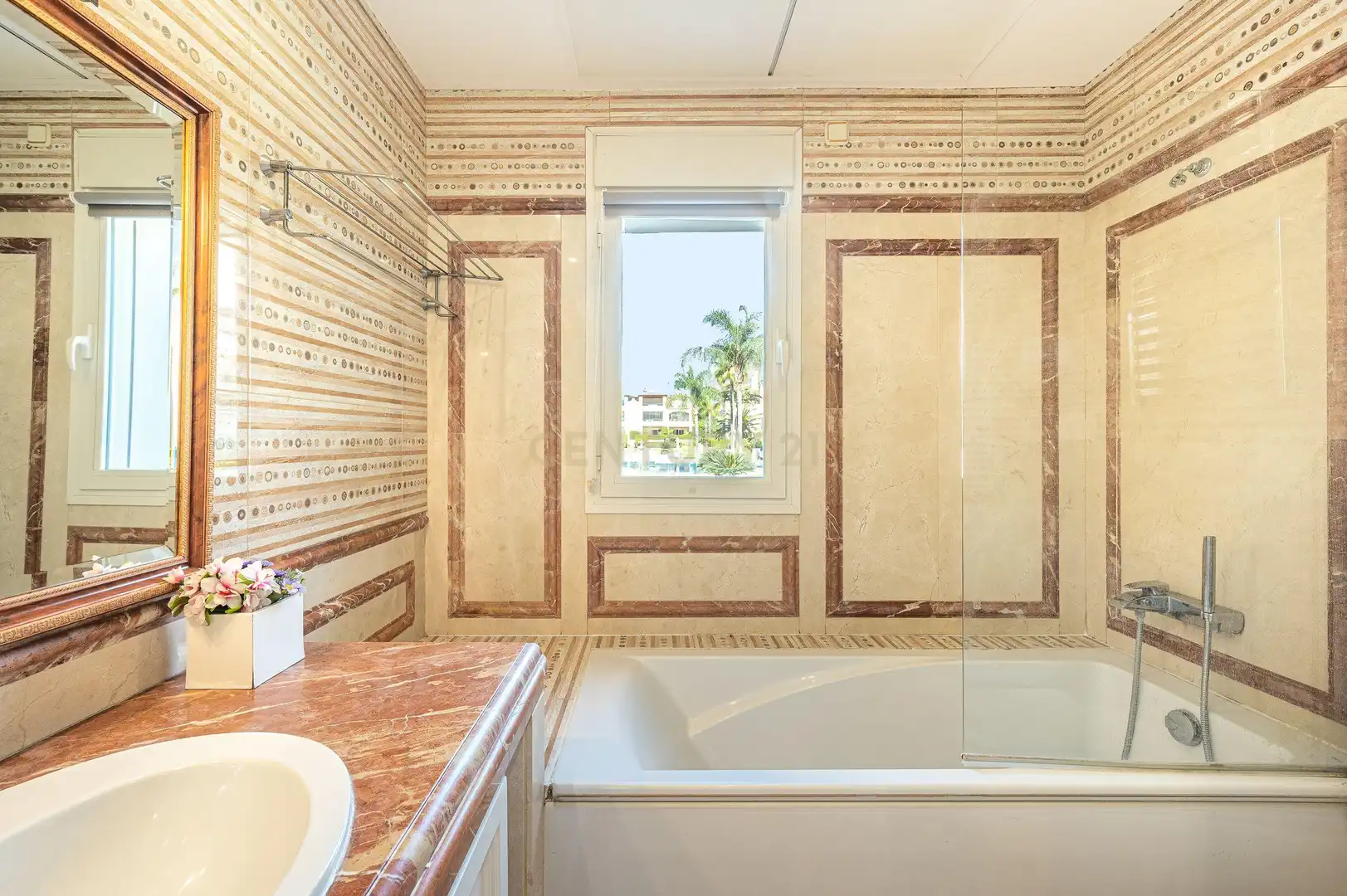 Bathroom of Apartments for rent in Marbella  with Air Conditioner, Private garden and Furnished