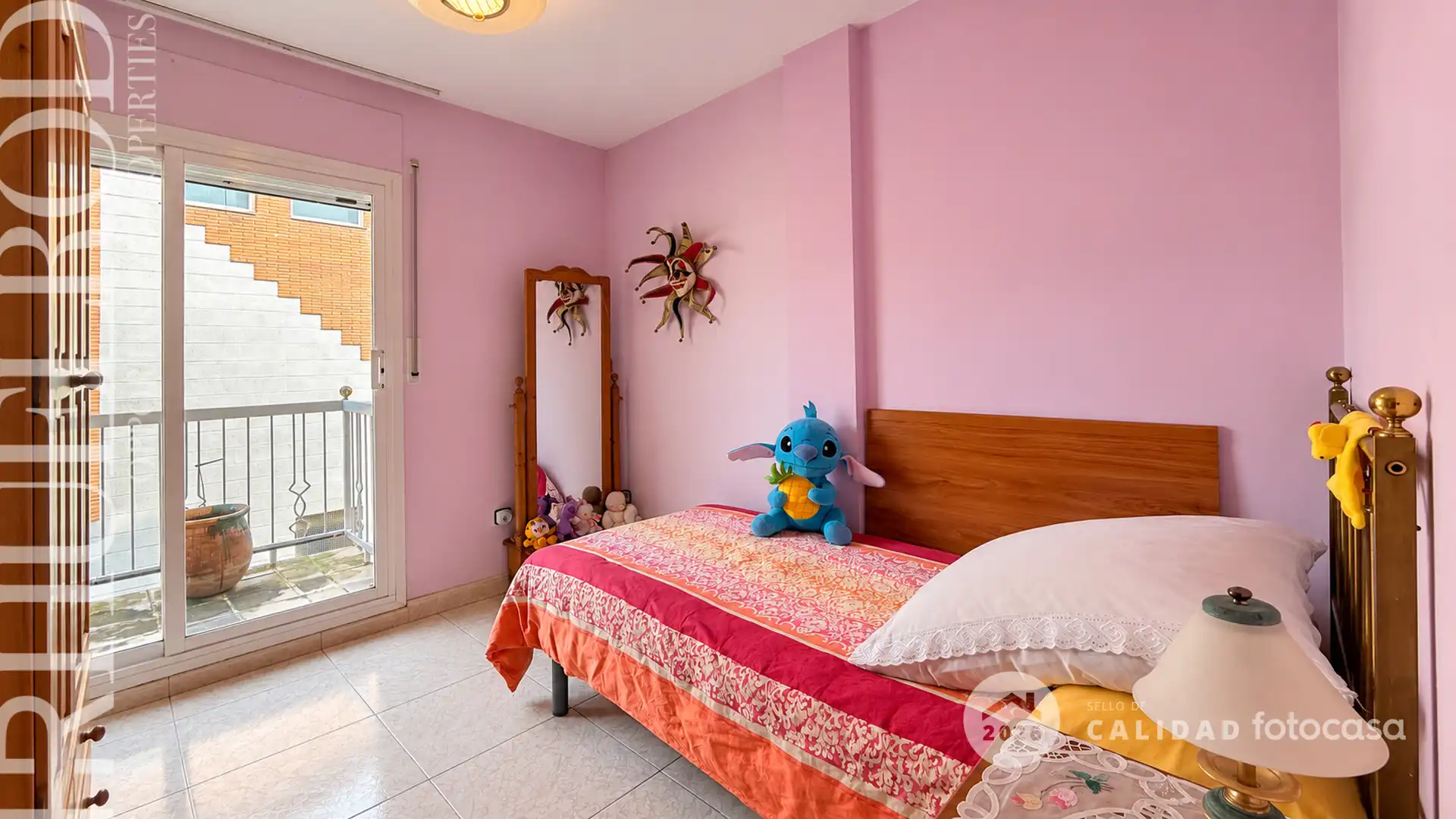 Habitación de Casa adosada en venta en Cerdanyola del Vallès con Aire acondicionado, Calefacción y Jardín privado