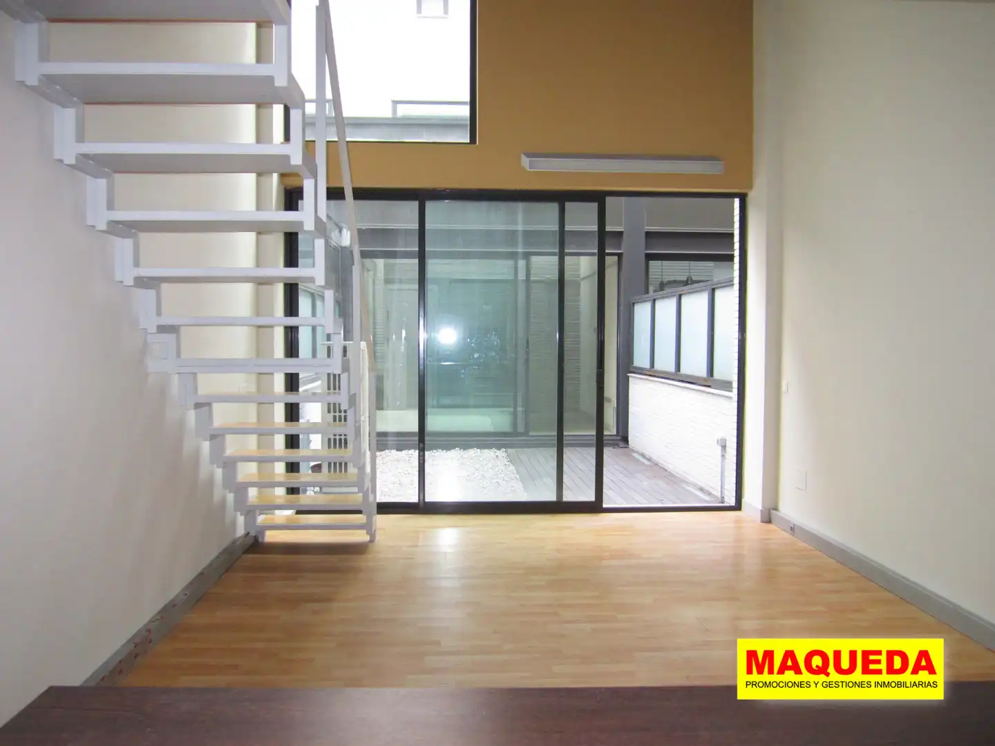 Loft zum Verkauf in Alcorcón mit Klimaanlage, Heizung und Privatgarten