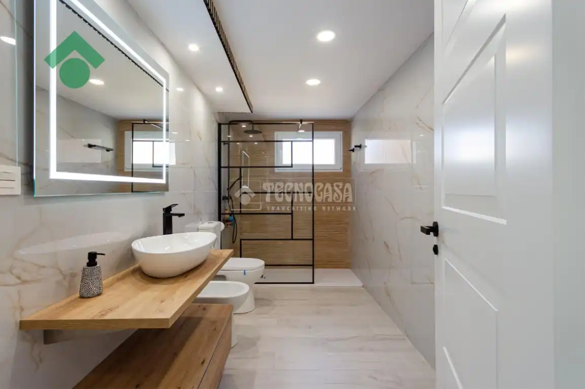 Bathroom of Houses for sale in Vélez-Málaga  with Air Conditioner, Terrace and Swimming Pool