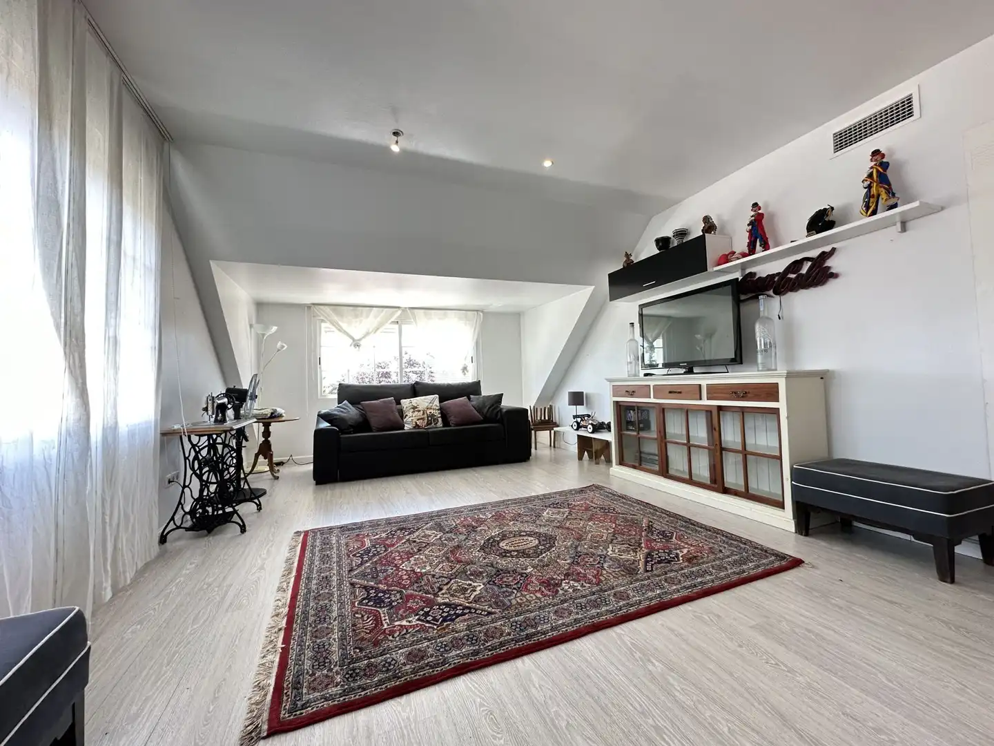 Sala de estar de Casa o chalet en venta en Boadilla del Monte con Aire acondicionado, Jardín privado y Trastero