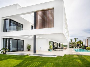 Casa con balcón en venta en Nueva Andalucía
