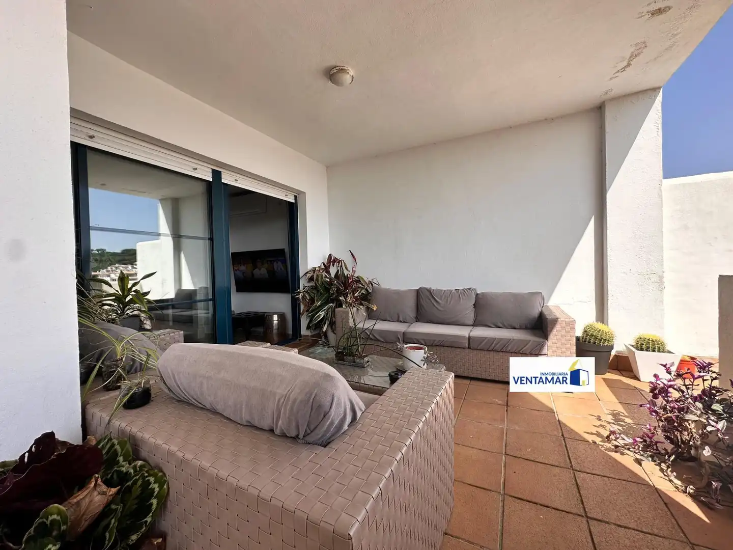 Terrasse von Erdgeschoss zum Verkauf in La Alcaidesa mit Klimaanlage, Heizung und Privatgarten