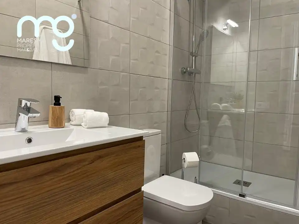Bathroom of Flat for rent in El Masnou  with Air Conditioner, Heating and Parquet flooring