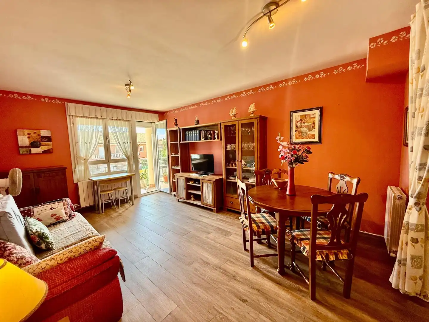 Sala de estar de Apartamento en venta en Valencia de Don Juan con Calefacción y Terraza