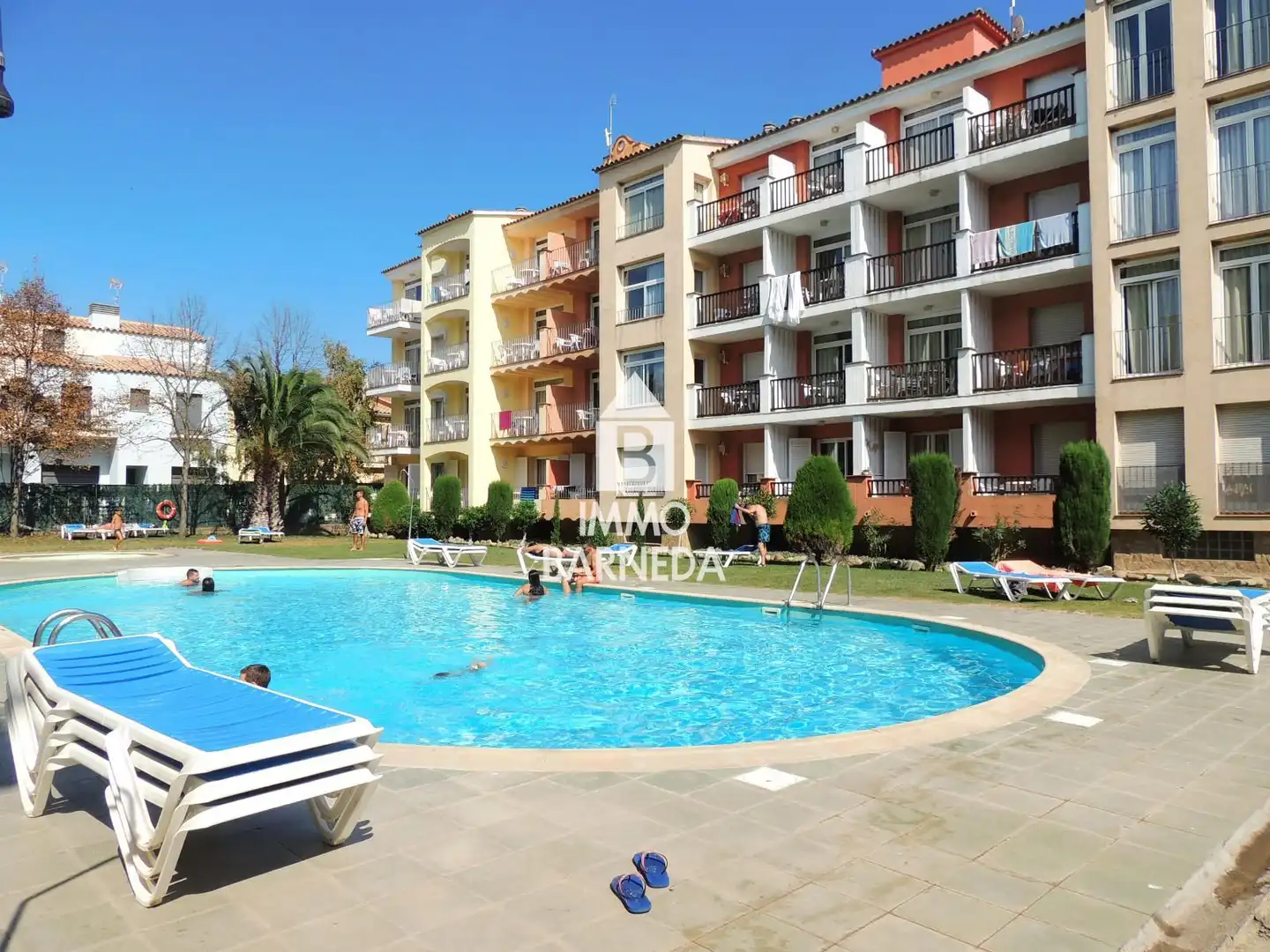 Swimming pool of Flat for sale in Empuriabrava  with Air Conditioner, Heating and Terrace