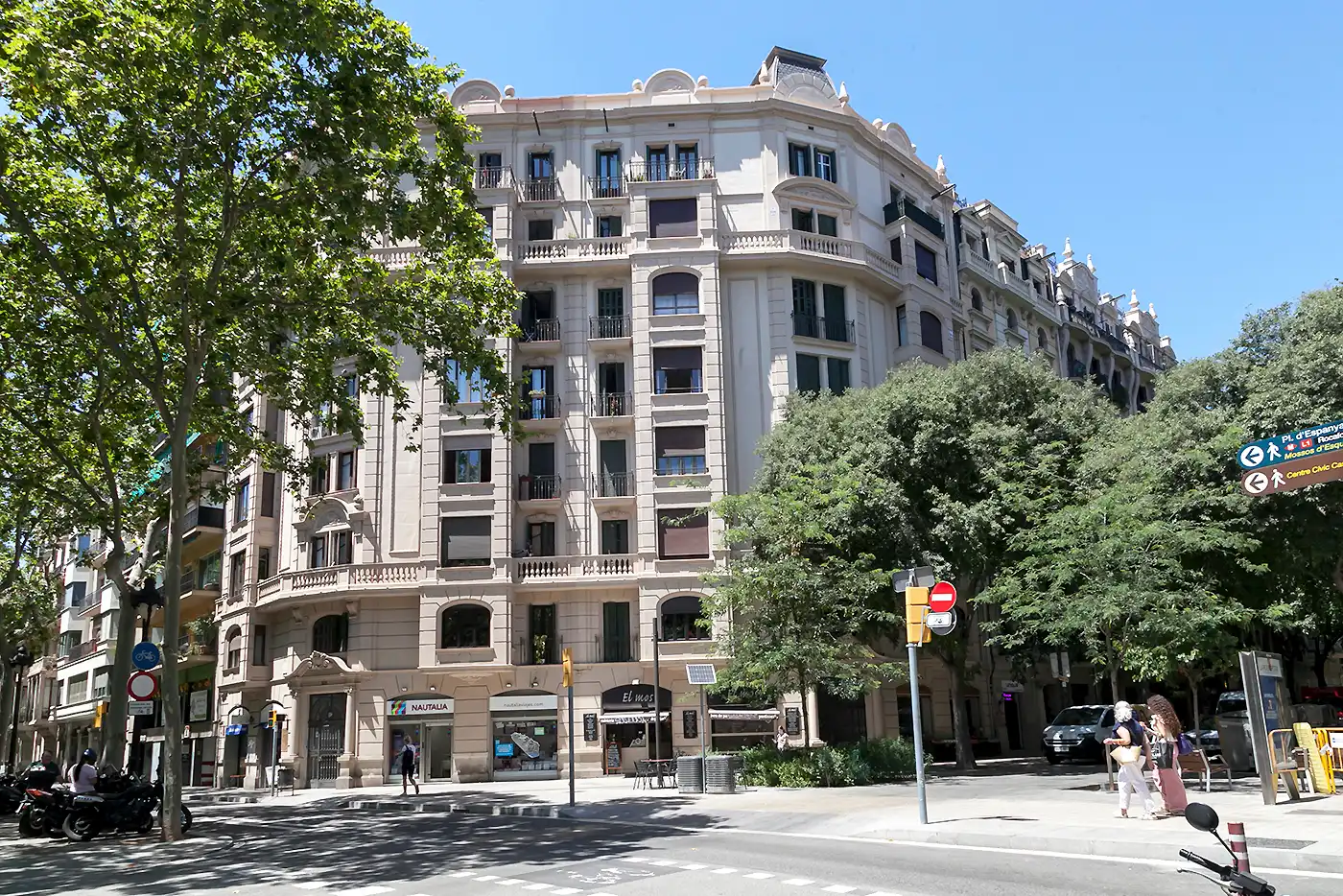 Vista exterior de Piso en venta en Barcelona con Balcón