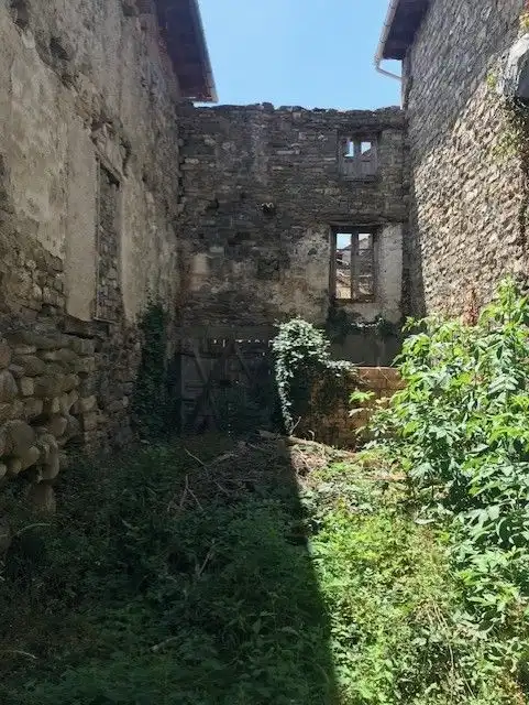 Vista exterior de Casa adosada en venda en Valle de Hecho