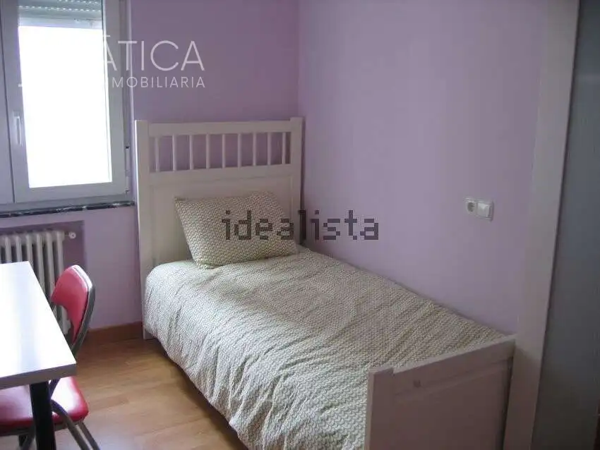 Schlafzimmer von Dachboden zur Miete in Salamanca mit Heizung und Möbliert