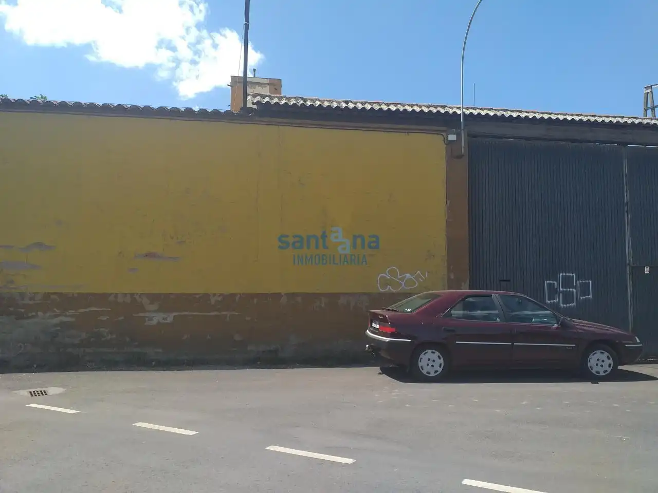 Parkplatz von Fabrikhallen zur Miete in León Capital 