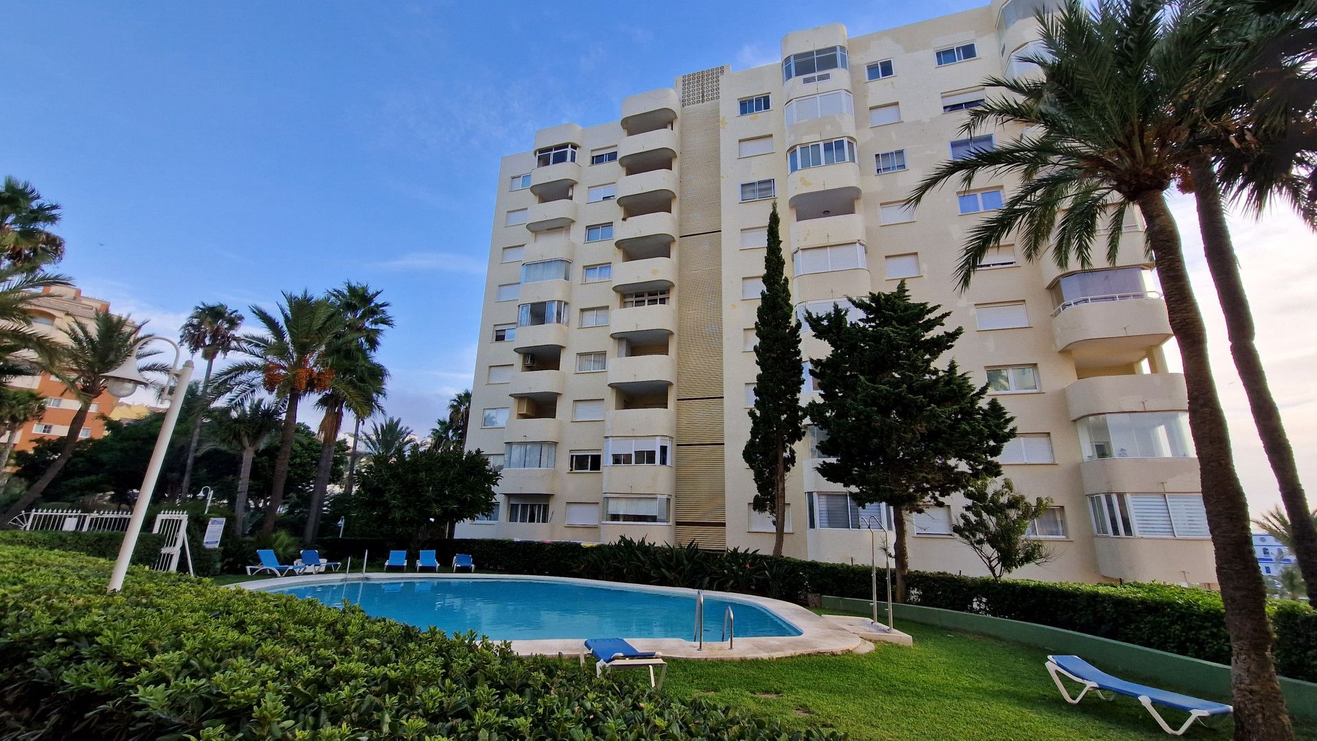Piscina de Apartament en venda en Estepona amb Terrassa, Piscina i Piscina comunitària