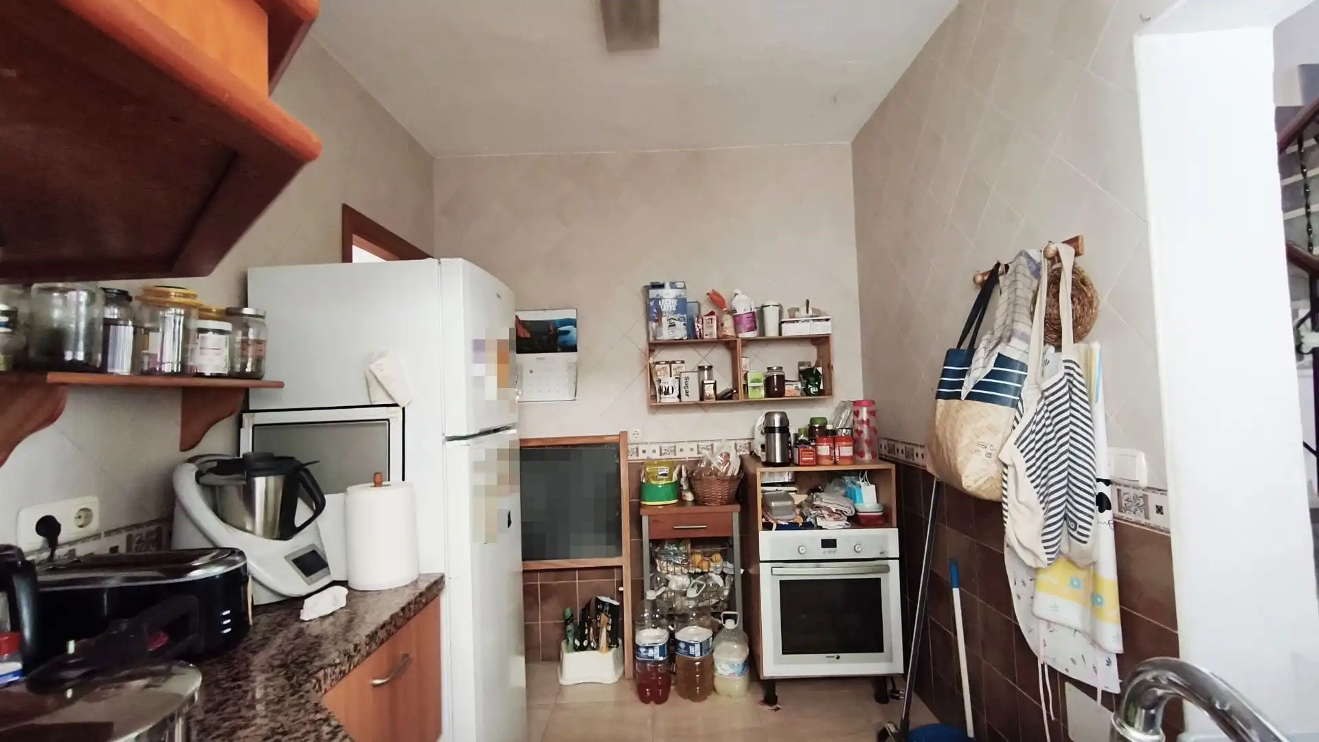 Cuina de Casa adosada en venda en Coín amb Aire condicionat i Traster