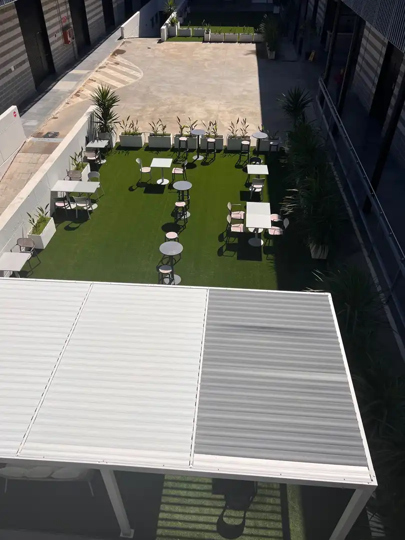 Terraza de Oficina de alquiler en Camas con Aire acondicionado, Calefacción y Amueblado
