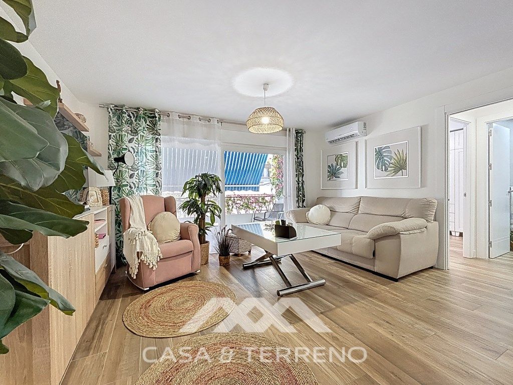 Sala d'estar de Apartament en venda en Vélez-Málaga amb Aire condicionat, Terrassa i Balcó