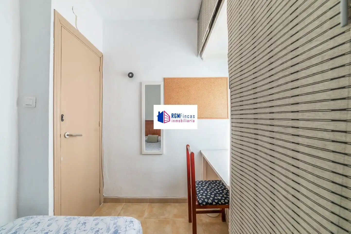 Bedroom of Flat for sale in Sevilla  with Air Conditioner, Furnished and Balcony