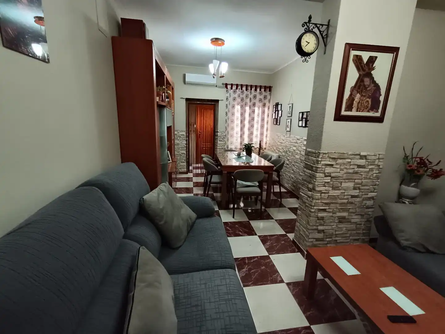 Wohnzimmer von Einfamilien-Reihenhaus zum Verkauf in Jaén mit Klimaanlage, Heizung und Terrasse