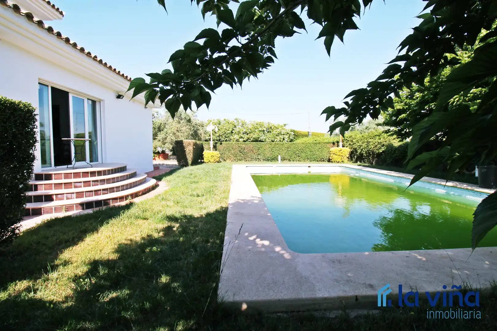 Piscina de Casa o chalet en venta en Villanueva de Tapia con Aire acondicionado, Jardín privado y Trastero