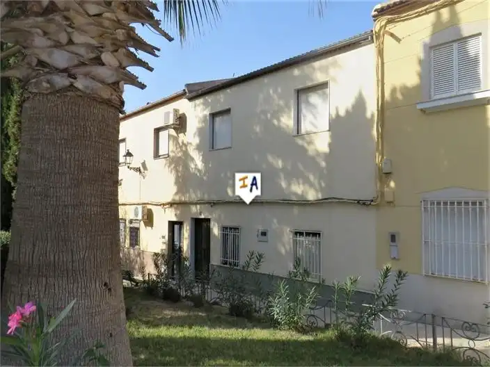 Adossat en venda a Santiago de Calatrava