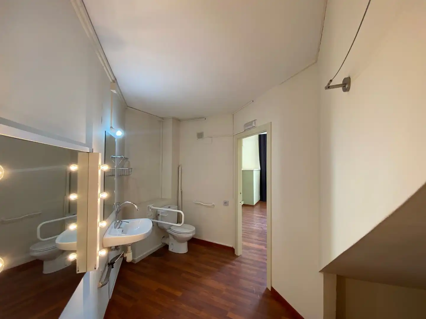 Bany de Local de lloguer en Barcelona amb Aire condicionat