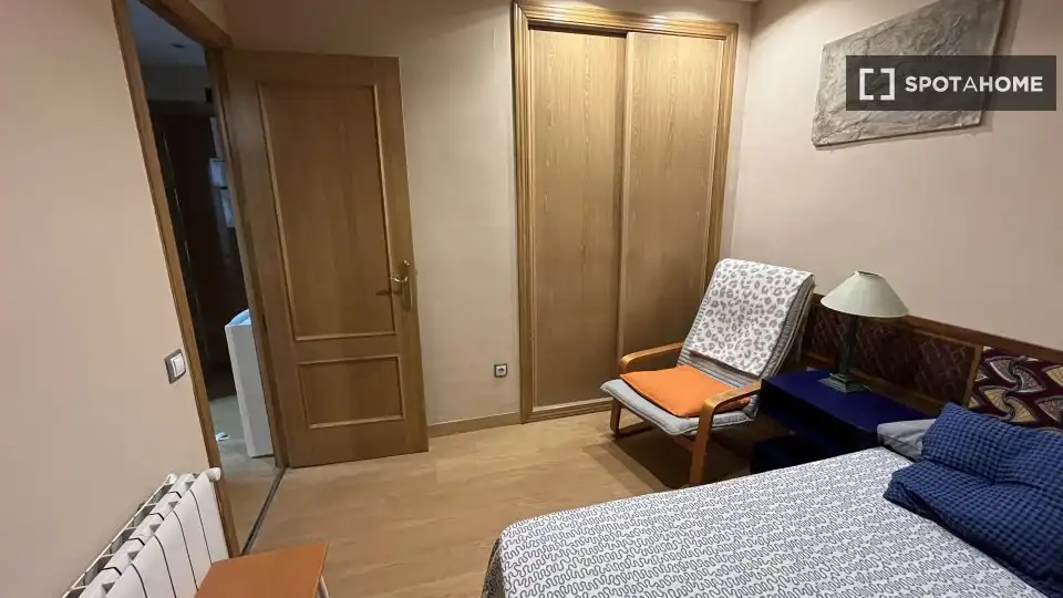 Dormitori de Apartament per a compartir en Madrid amb Aire condicionat, Calefacció i Terrassa