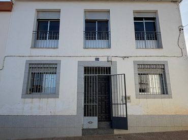 Maison avec balcon à vendre à Calle de Castuera 33A