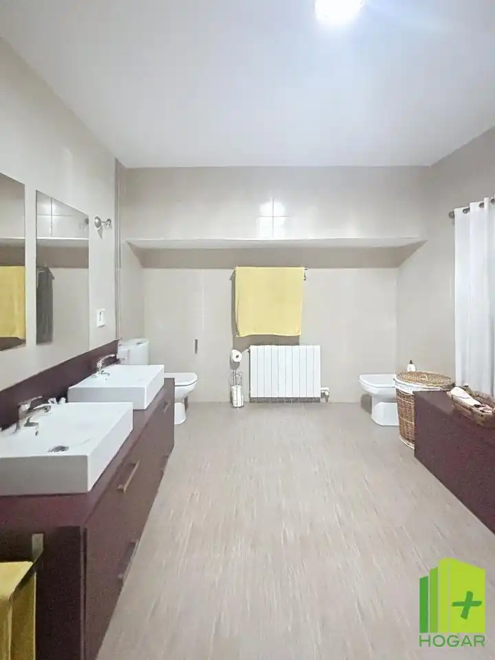 Baño de Casa adosada en venta en Jaén con Aire acondicionado, Terraza y Balcón
