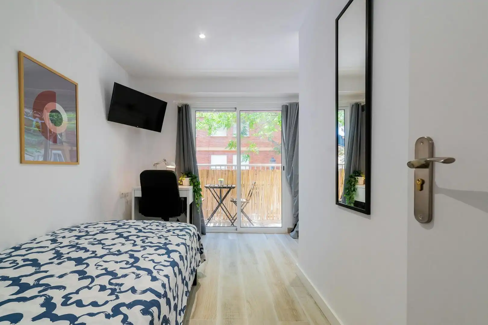 Habitación de Piso para compartir en Valencia con Amueblado, Lavadora y Internet