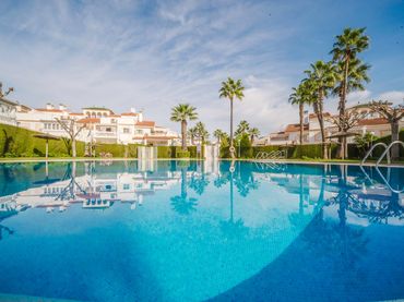 Maison mitoyenne avec piscine à vendre à Orihuela Costa
