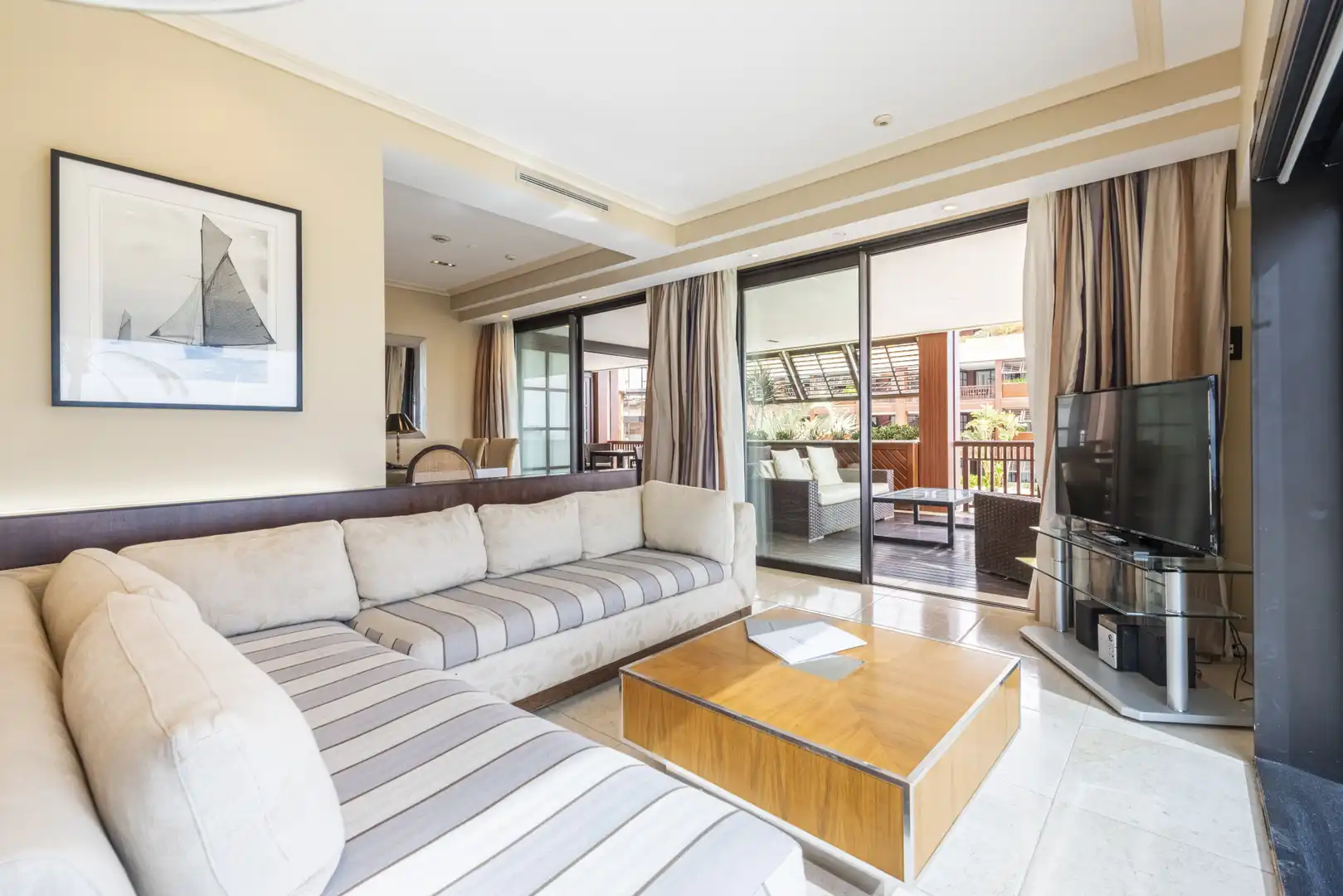 Sala de estar de Apartamento en venta en Marbella con Terraza, Piscina y Amueblado