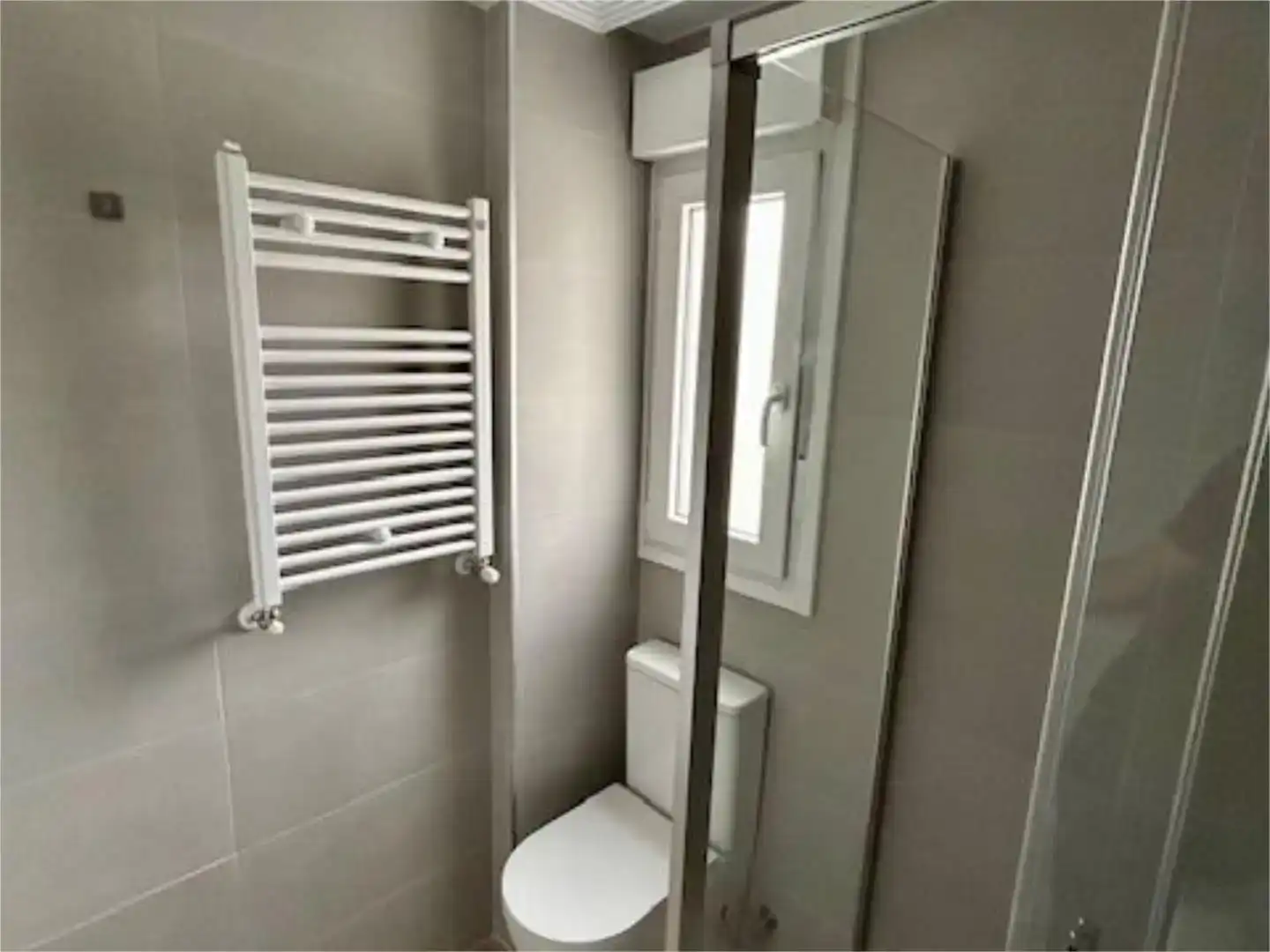 Baño de Piso de alquiler en Santander con Trastero
