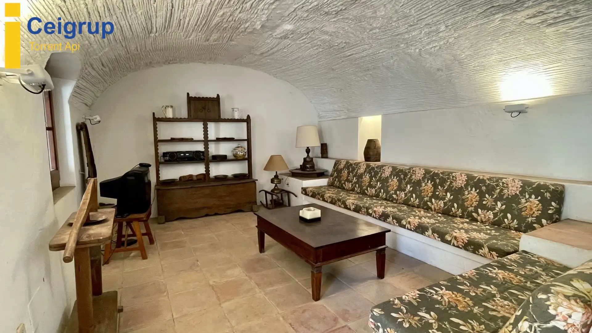 Sala d'estar de Finca rústica en venda en Torroella de Montgrí amb Aire condicionat, Terrassa i Traster
