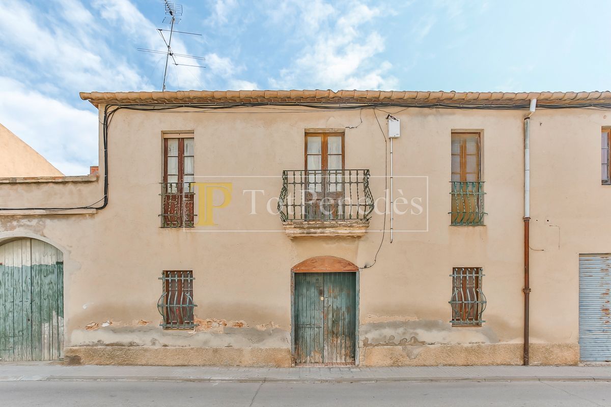 Außenansicht von Country house zum verkauf in Castellví de la Marca mit Abstellraum und Balkon
