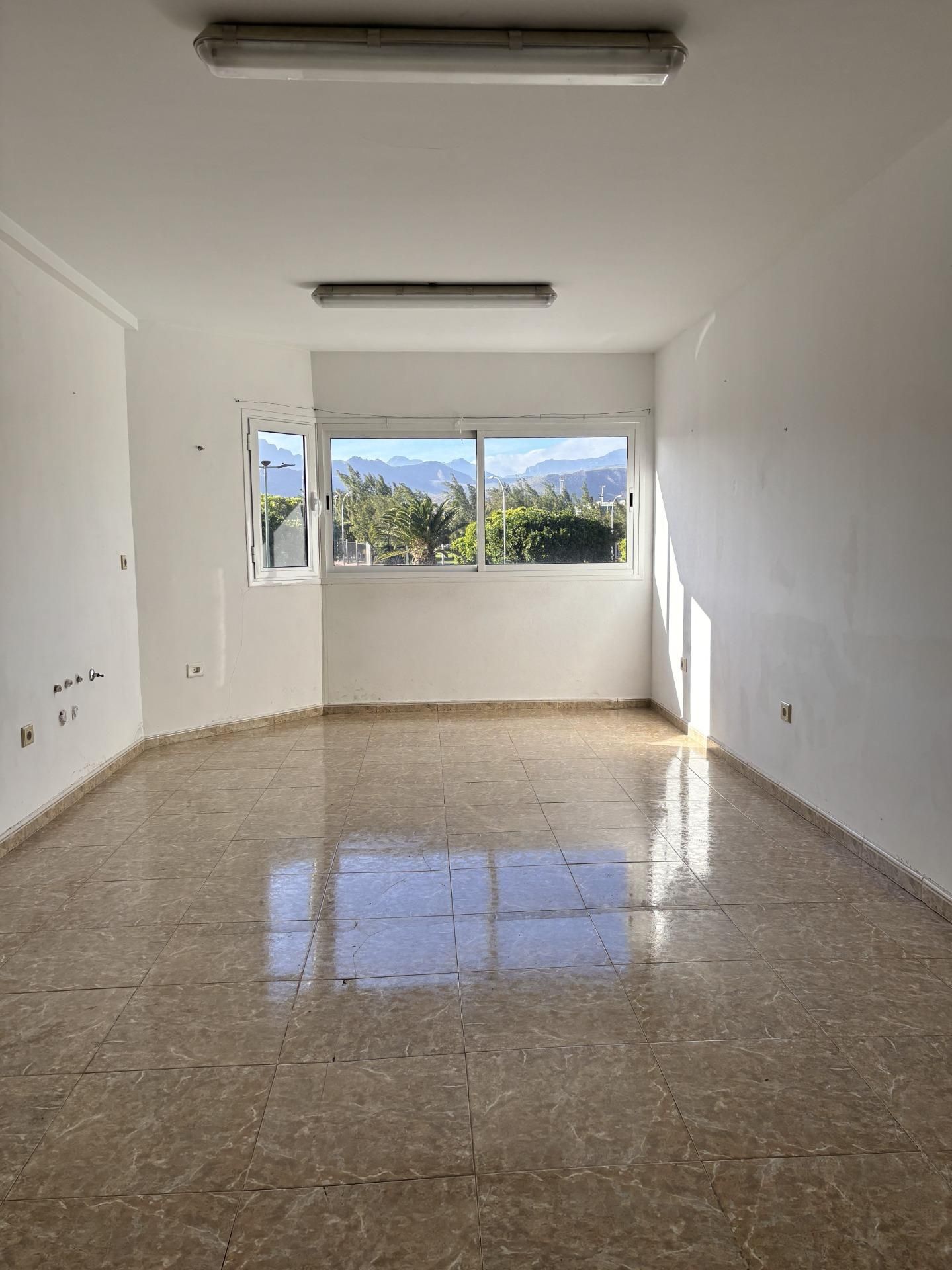 Außenansicht von Büro miete in Santa Lucía de Tirajana