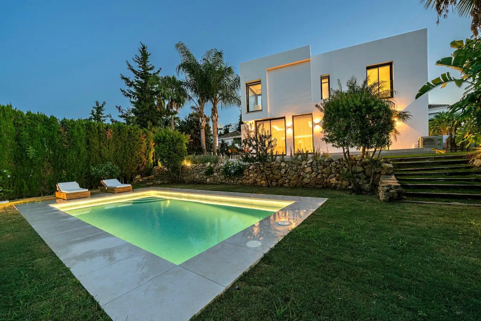 Detached house with pool for sale in Nueva Andalucía, imagen 3