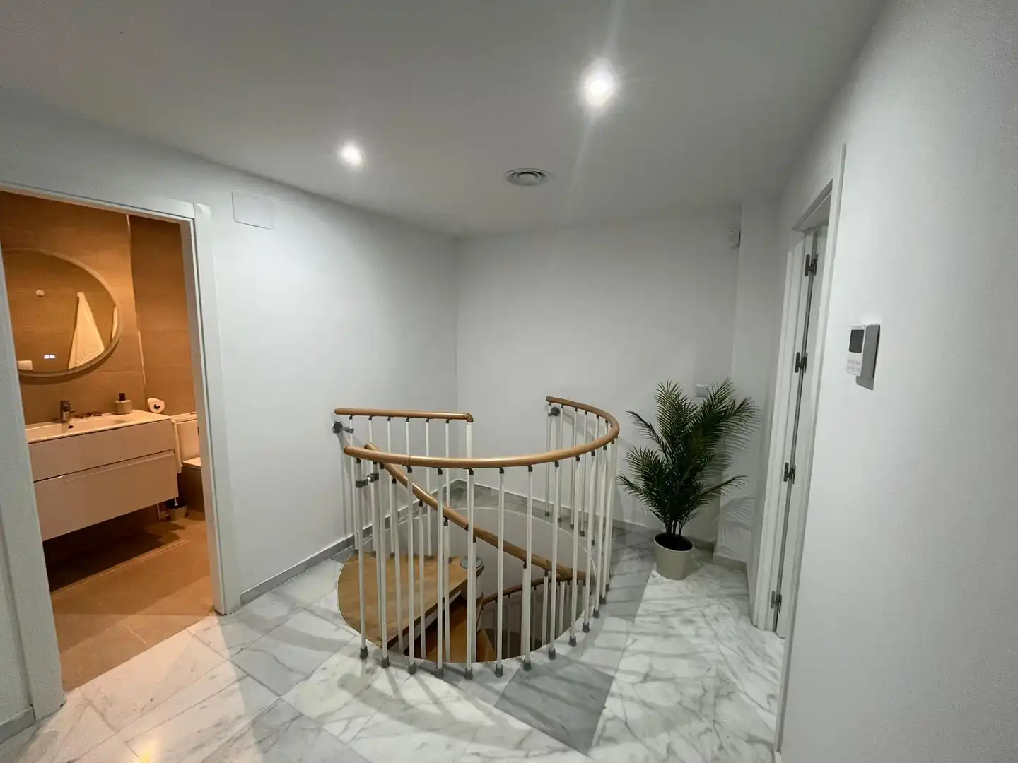Maisonette zum Verkauf in Sevilla mit Klimaanlage, Möbliert und Balkon