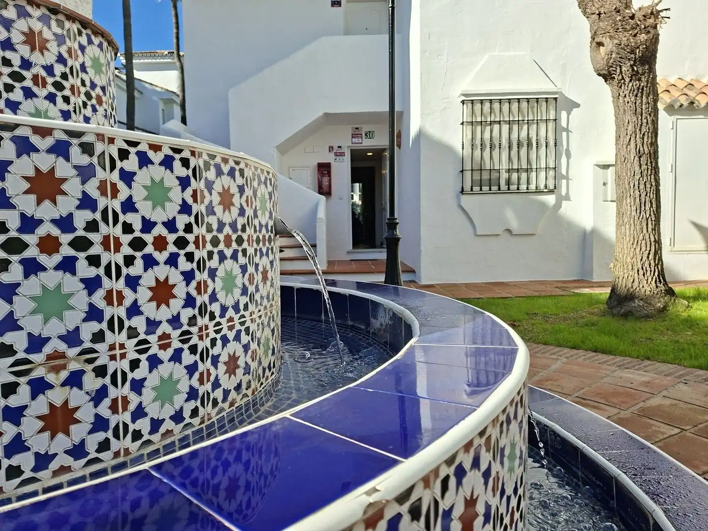 Vista exterior de Apartamento en venta en Marbella con Aire acondicionado, Jardín privado y Alarma