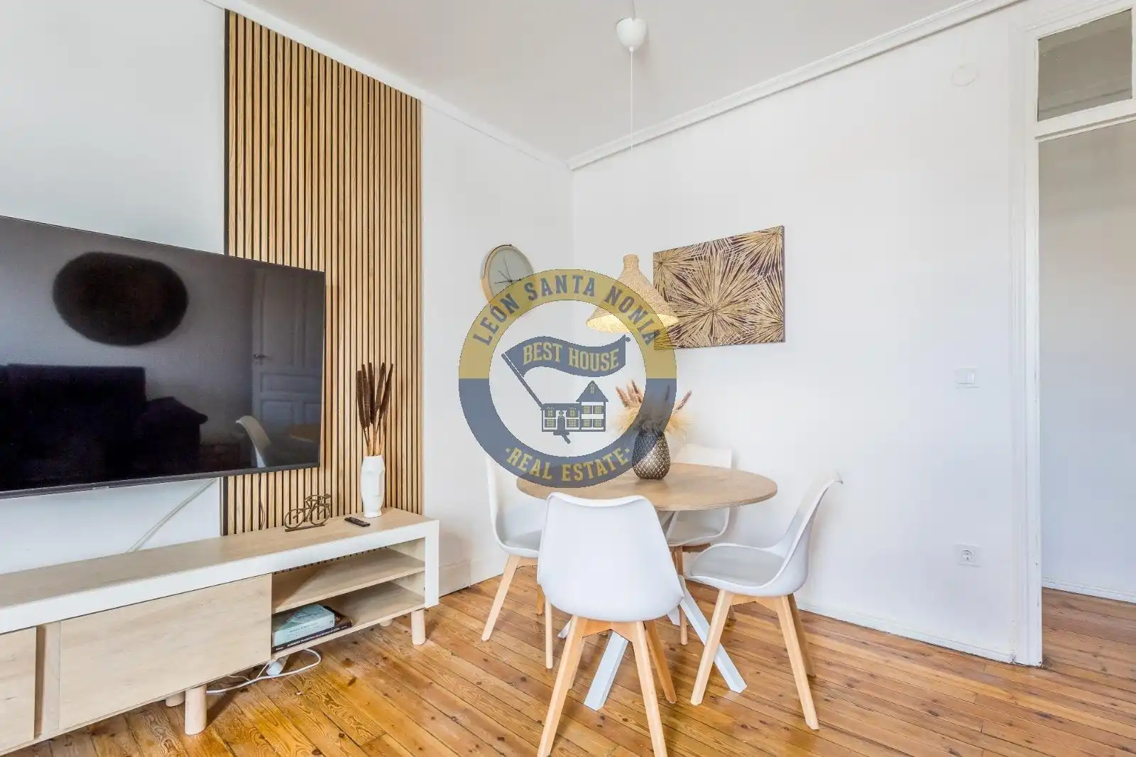 Comedor de Piso en venta en León Capital  con Calefacción y Balcón